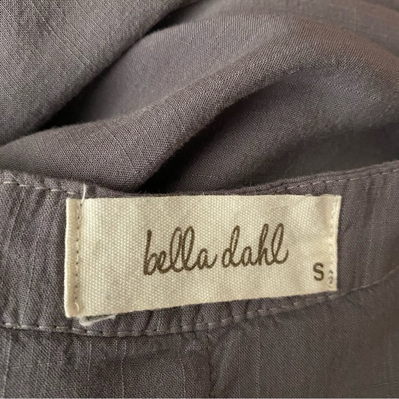 Bella Dahl Grey V-Neck Pocket Popover Blouse - Picture 10 of 11